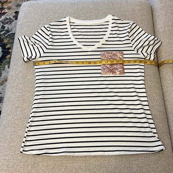Fun striped tshirt with sequin pocket size medium - Picture 9 of 10